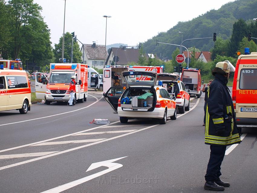 Schwerer Unfall mit Reisebus Lohmar Donrather Dreieck P069.JPG